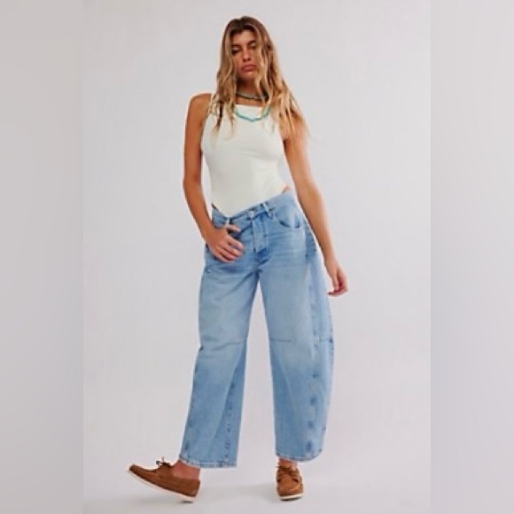 Curvy Venus Barrel Jeans